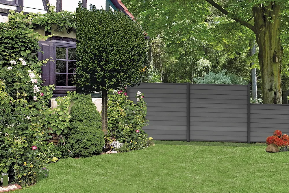 SK&Auml;R WPC-Steckzaun