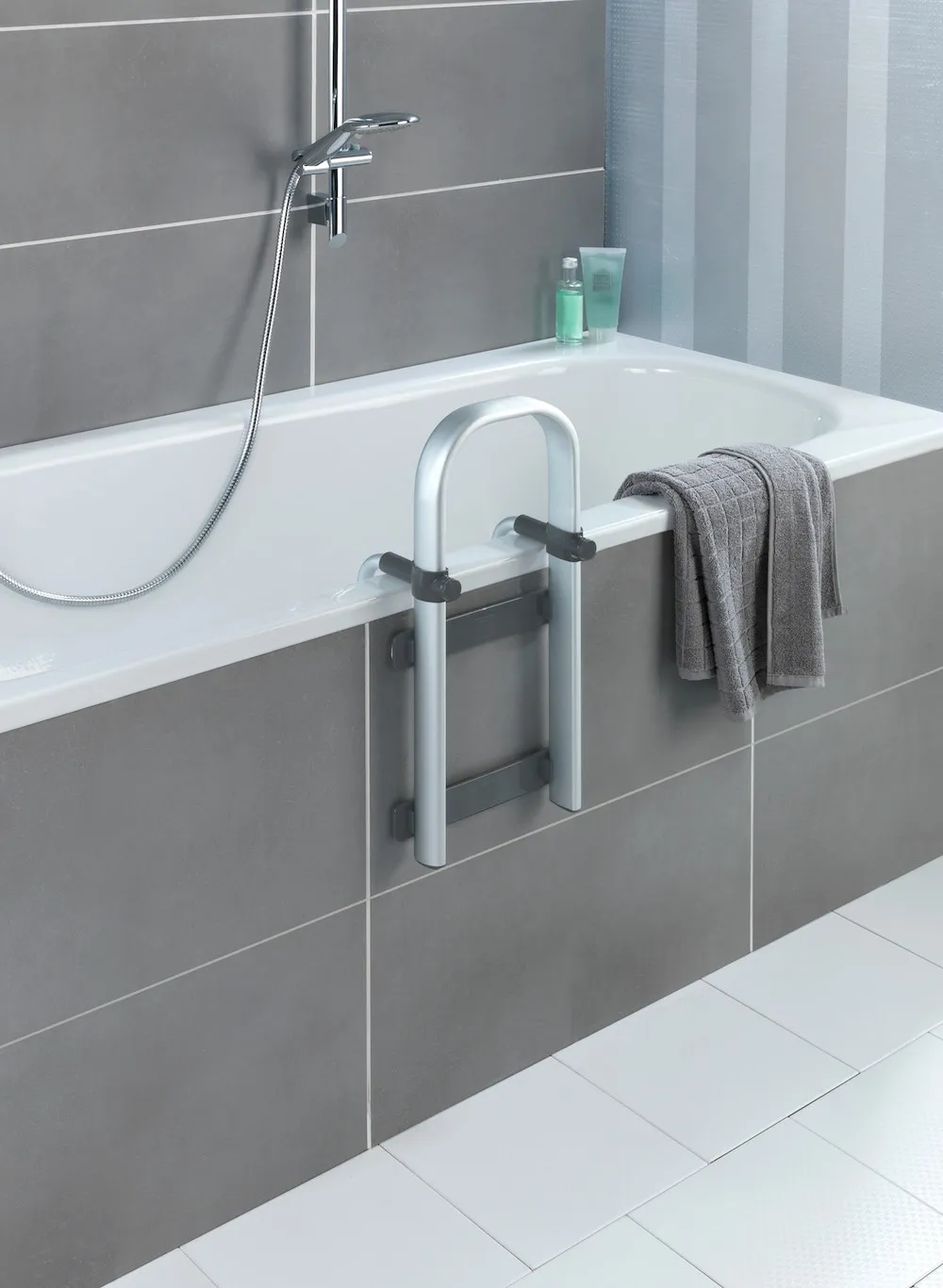 Badewannen-Einstiegshilfe