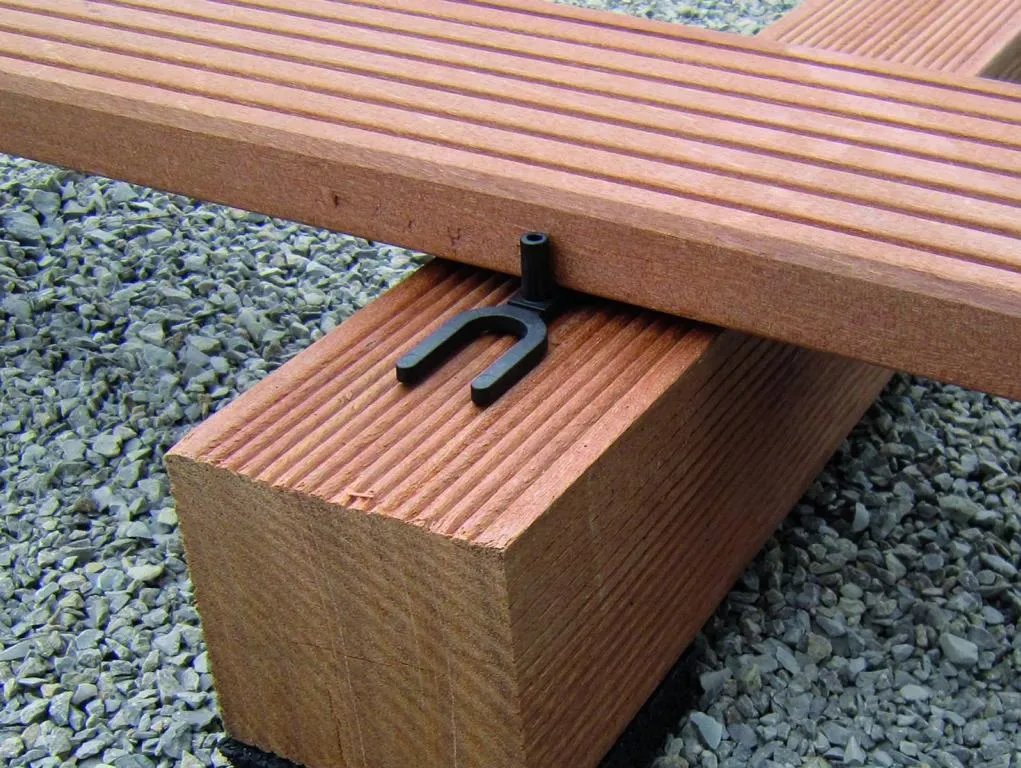 TERRASSEN-ABSTANDSHALTER