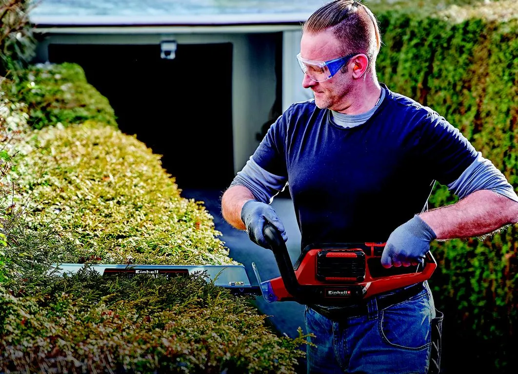 Akku-Heckenschere
