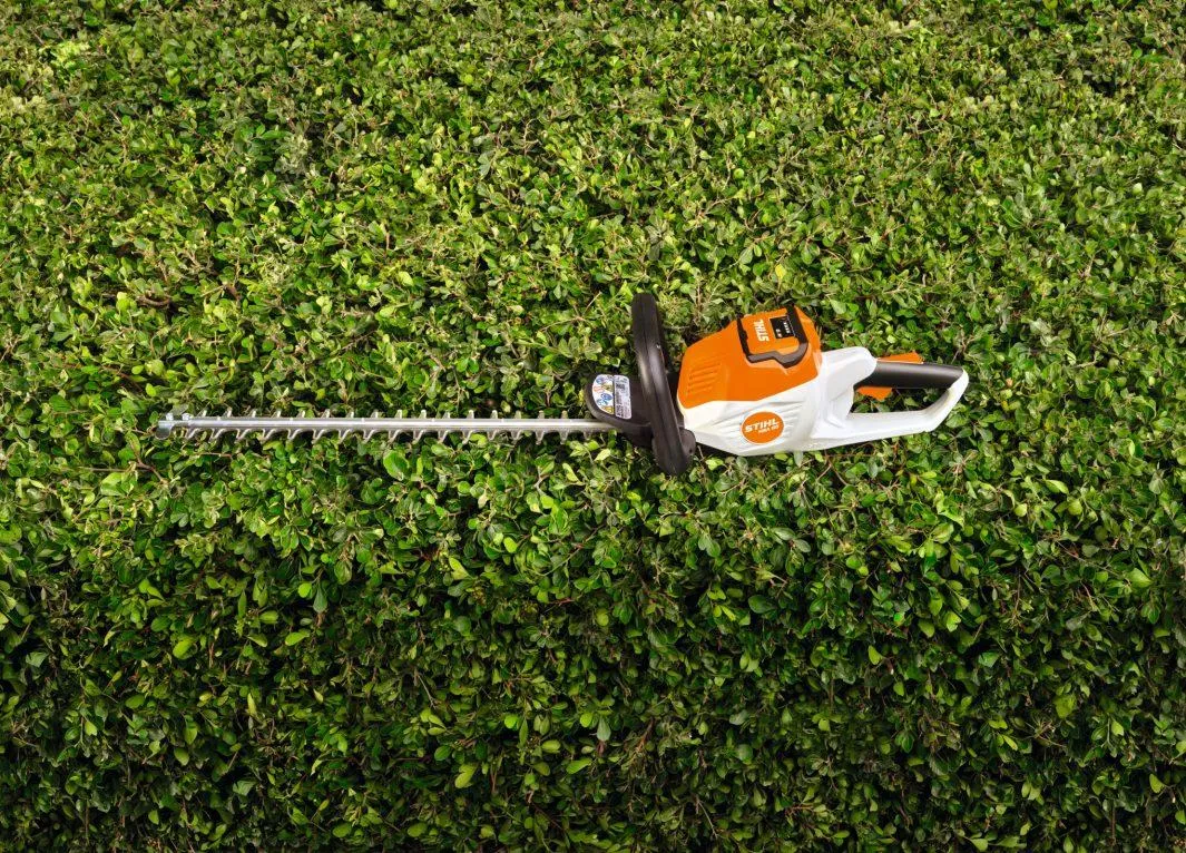 STIHL Akku Heckenschere HSA 50 Set